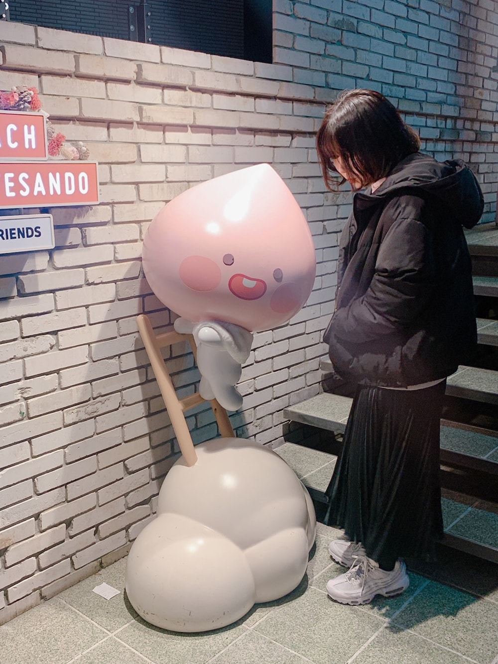 「NIKE、NIKE AIR MAX、HARE、WEGO、PUNKCAKE」｜「GUのアイテム（ダウンジャケット/コート、ブラック系）」を使った、えれなさん（レディース・158cm）の冬コーディネートの1枚目の写真