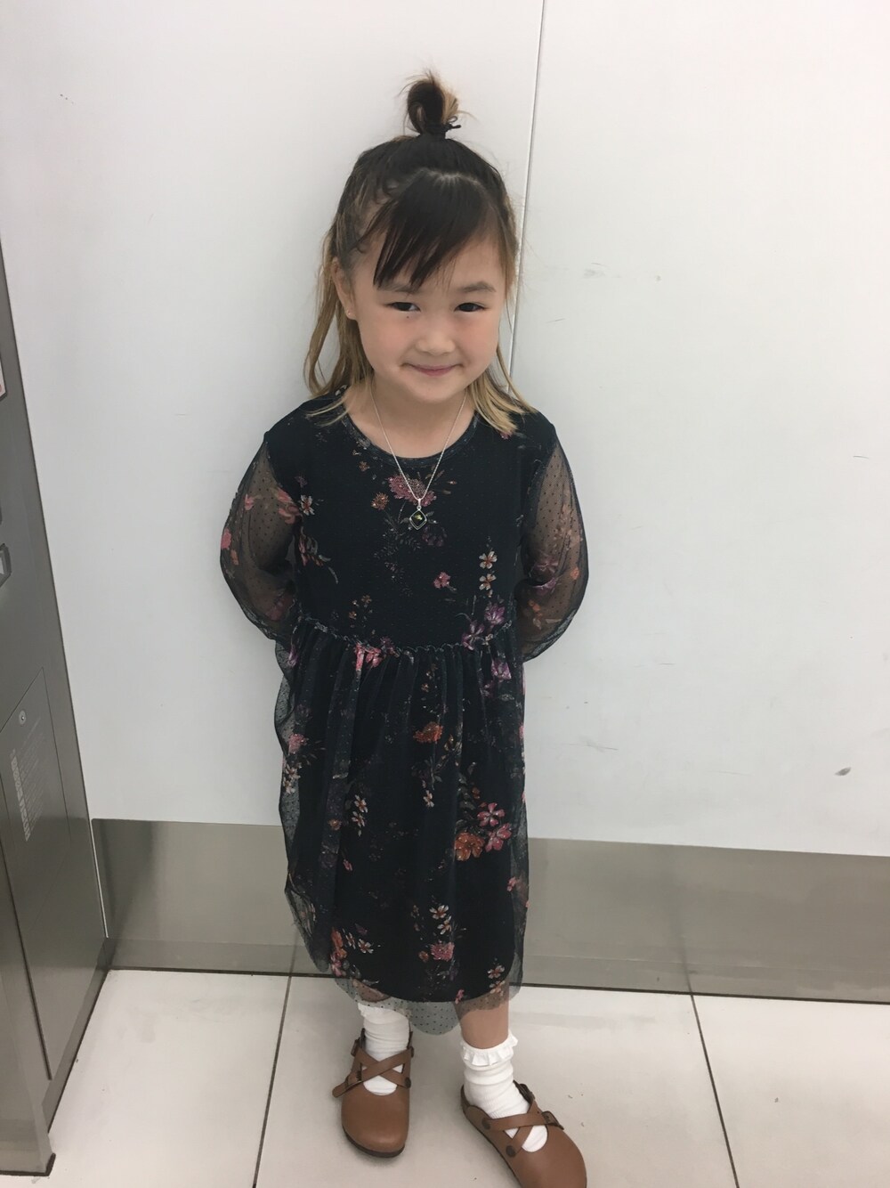 「バースデーコーデ、春コーデ、８歳女の子、ザラキッズ、ビルケンシュトック　サンダル、ワンピース、シースルーワンピ、JEEP、自転車、誕生日おめでとう♡」｜「ZARA KIDSのアイテム（ワンピース、ブラック系）」を使った、3kidsmamaさん（キッズ・120cm）の夏コーディネートの1枚目の写真