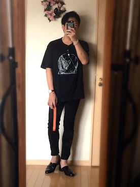 「真っ黒コーデ」｜「アイテム（スリッポン）」を使った、Masato Kurosakiさん（メンズ・174cm）の夏コーディネート
