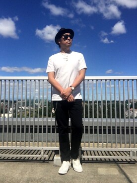 「白いスニーカー」｜「アイテム（スラックス）」を使った、Masato Kurosakiさん（メンズ・174cm）の春コーディネート