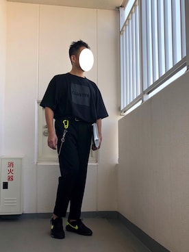 「ネオンイエロー」｜「アイテム（スラックス）」を使った、Masato Kurosakiさん（メンズ・174cm）の夏コーディネート