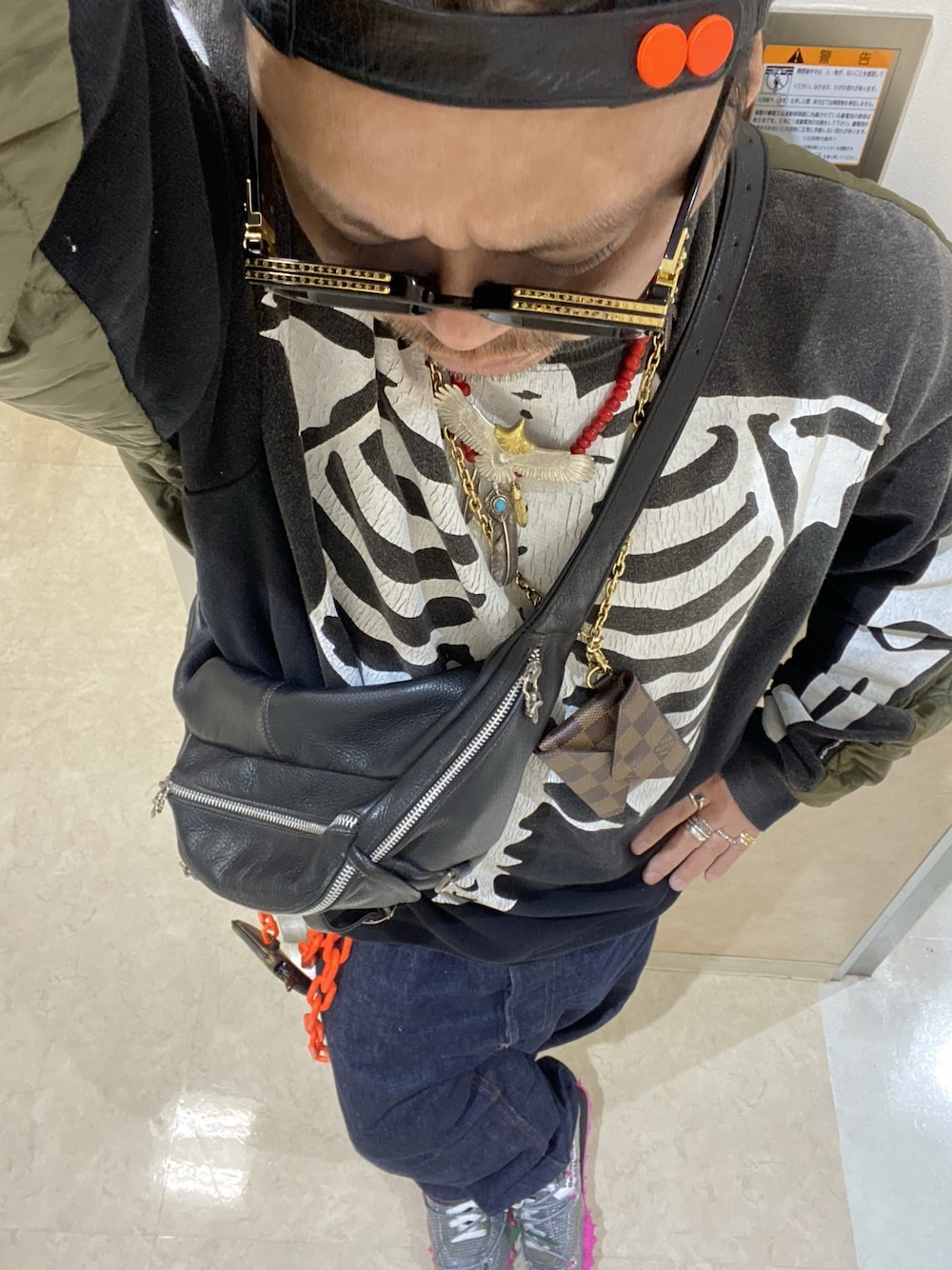 「古着屋、古着屋巡り、古着屋店員、古着屋さん、古着屋スタッフ、古着、古着MIX、古着コーデ、古着好きな人と繋がりたい、古着男子」｜「LOUIS VUITTONのアイテム（キャップ、ブラック系）」を使った、古着屋MOTHEREARTHさん（メンズ・165cm）の冬コーディネートの1枚目の写真