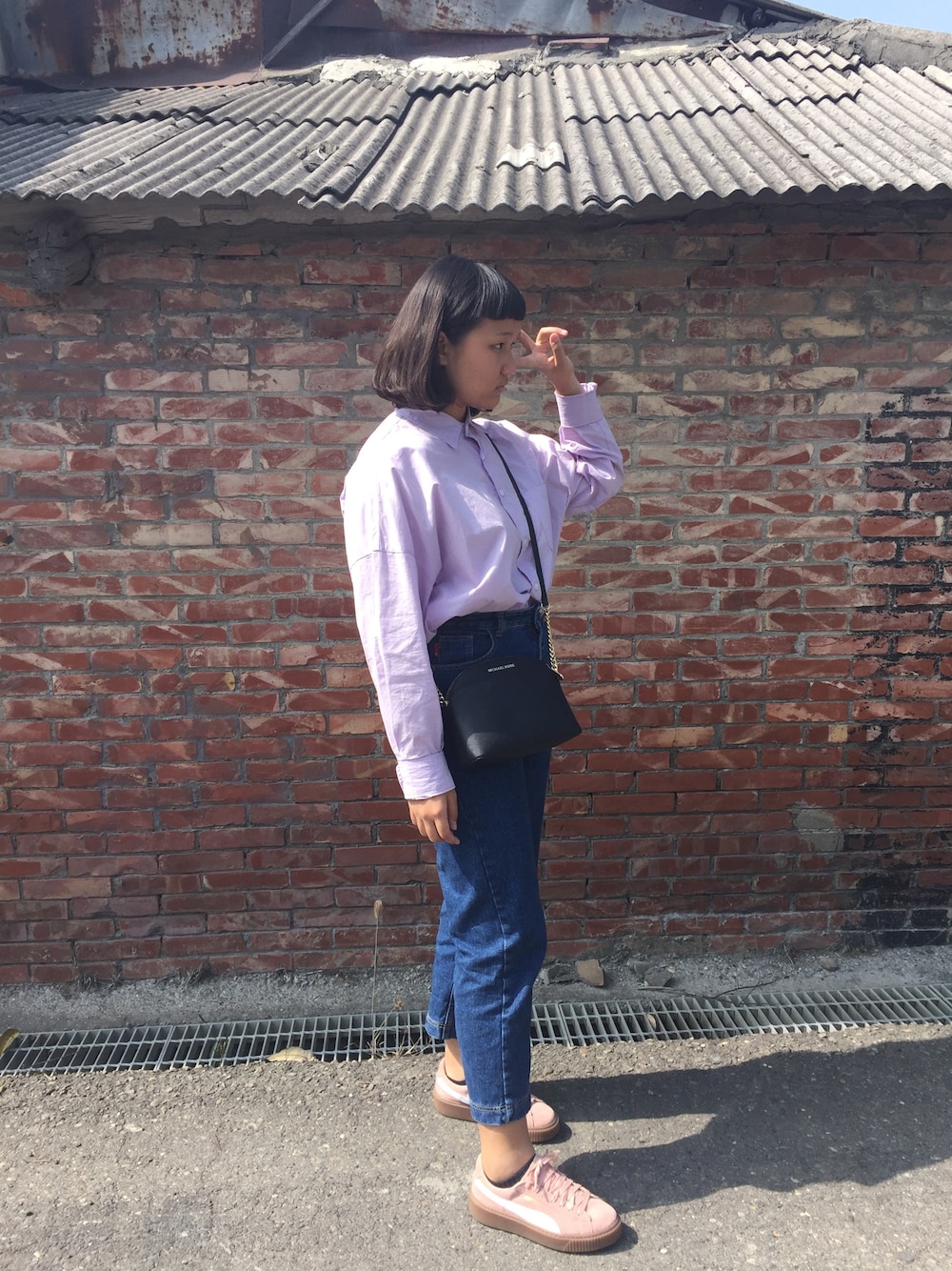 「5のアイテム（シャツ/ブラウス、パープル系）」を使った、Cynthia Xieさん（レディース・169cm）の春コーディネートの1枚目の写真