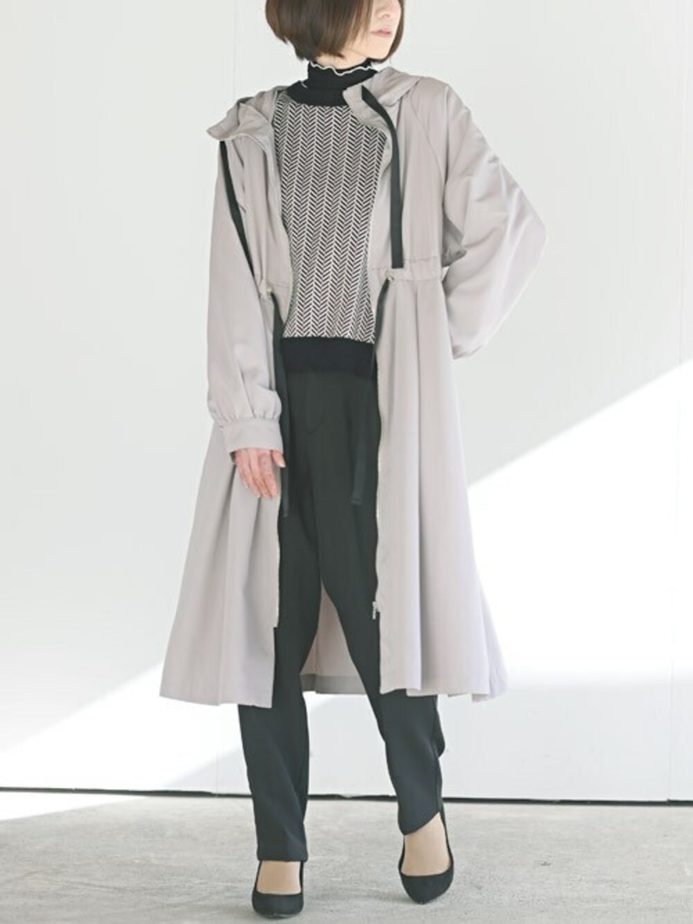 「テーパードパンツ、モノトーン、レイヤードスタイル、タートルネック、大人女子、春コート、PRS」｜「rpsの配色メロータートルネックカットソー（Tシャツ/カットソー、ブラック系）」を使った、rps_maniaさん（レディース・161cm）の冬コーディネートの1枚目の写真