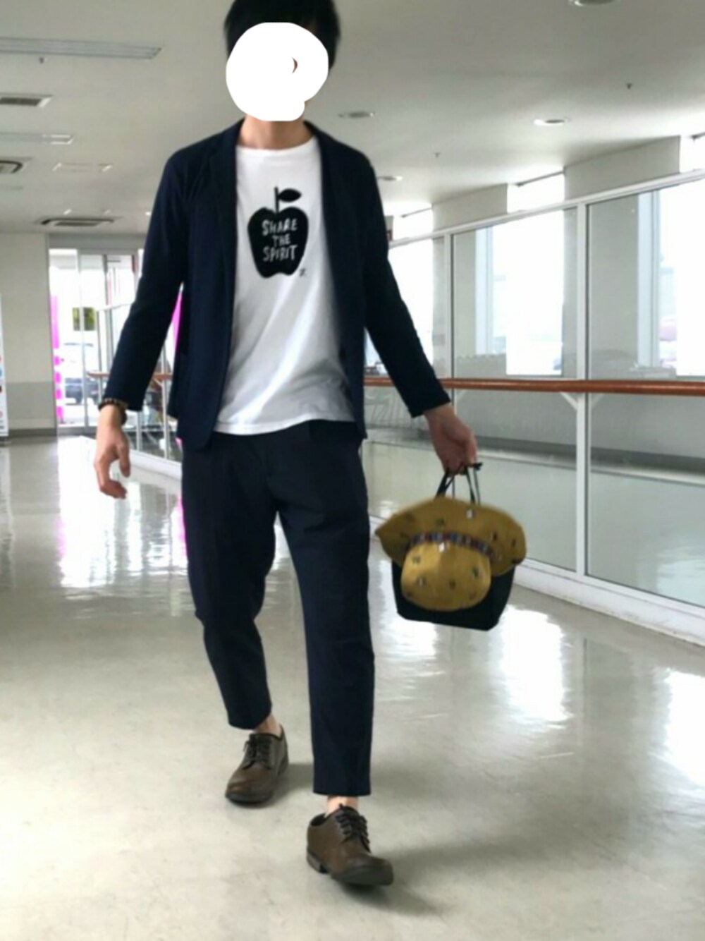 「アンクルパンツ、テーラードジャケット、オトナカジュアル、シャツカーディガン、go slow caravan」｜「go slow caravanのライトキャンバス総刺繍キャンパーハット（ハット、イエロー系）」を使った、Ｄさん（メンズ・178cm）の春コーディネートの1枚目の写真