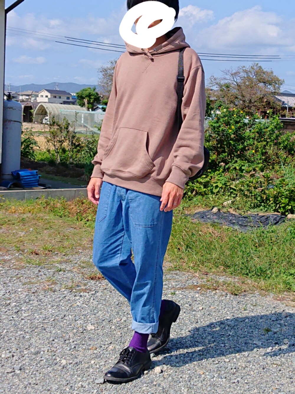 「パーカー、ワイドデニム、ワイドパンツ、アースカラー、宇宙兄弟、ビッグシルエット」｜「GUのアイテム（パーカー、ベージュ系）」を使った、Ｄさん（メンズ・178cm）の秋コーディネートの1枚目の写真