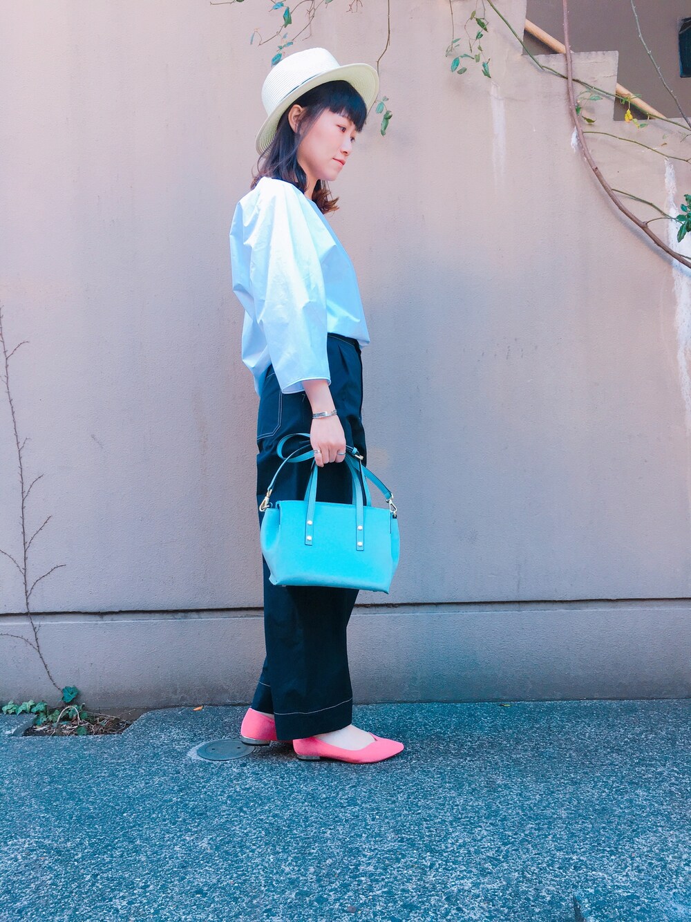 「Abahouse Devinetteのギザシャツ（シャツ/ブラウス、ホワイト系）」を使った、CalWangさん（レディース・158cm）の冬コーディネートの1枚目の写真