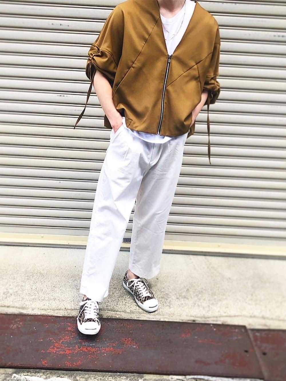 「おしゃれさんと繋がりたい、夏コーデ、休日スタイル、低身長コーデ、大学生、スニーカーコーデ、UNIQLO、ファッションの力を信じよう」｜「my beautiful landletのアイテム（ジャケット/アウター、ブラウン系）」を使った、mimumimuさん（メンズ・169cm）の春コーディネートの1枚目の写真