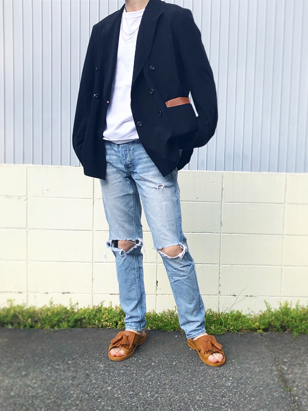 「夏、お洒落さんとつながりたい、サンダル、GU、デニムパンツ、ジャケット」｜「SUNSEAのアイテム（ジャケット/アウター、ブラック系）」を使った、mimumimuさん（メンズ・169cm）の夏コーディネートの1枚目の写真