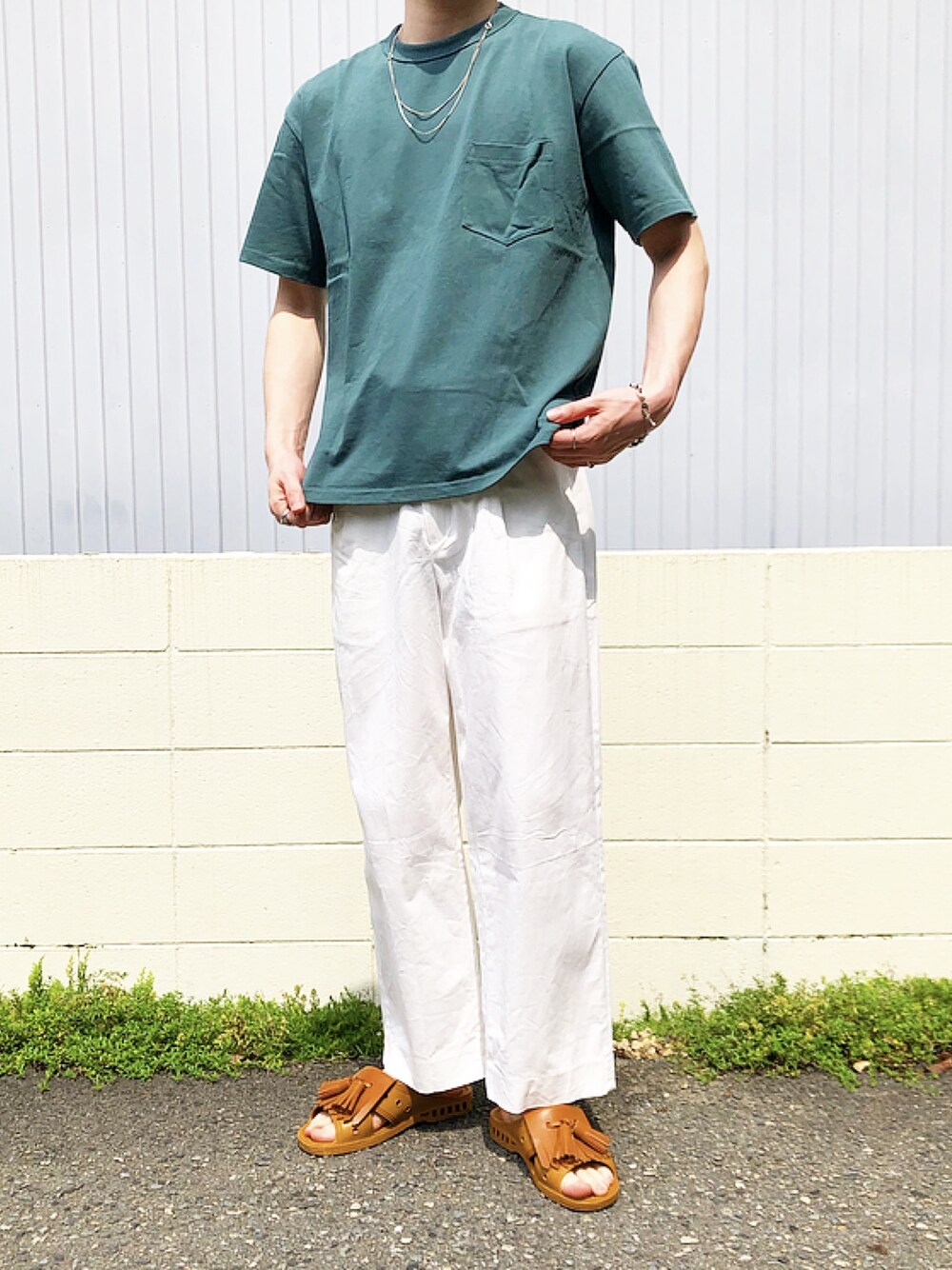 「シンプル、夏、お洒落さんとつながりたい、プチプラコーデ、summer、Tシャツ、低身長、春夏コーデ」｜「HAREのコットンイージートラウザー(HARE)（スラックス、ホワイト系）」を使った、mimumimuさん（メンズ・169cm）の夏コーディネートの1枚目の写真