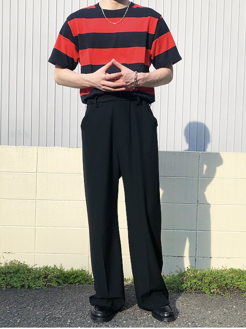 「おしゃれさんと繋がりたい、休日スタイル、夏コーデ、シンプルコーデ、ワイドパンツ、ファッションの力を信じよう、黒」｜「SUNSEAのアイテム（スラックス、ブラック系）」を使った、mimumimuさん（メンズ・169cm）の夏コーディネートの1枚目の写真