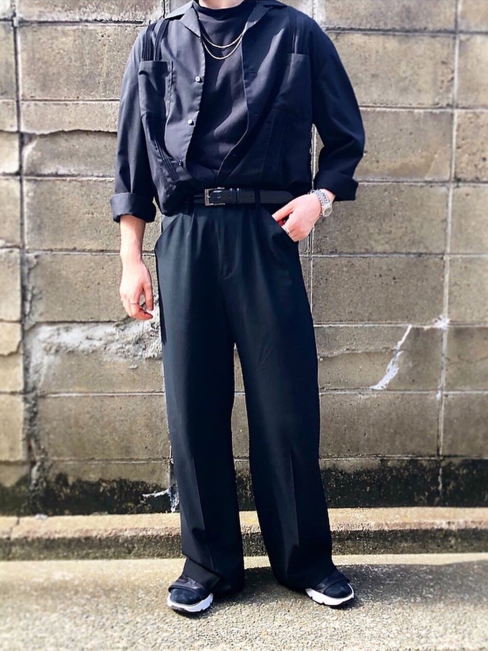 「おしゃれさんと繋がりたい、シンプルコーデ、低身長コーデ、オープンカラーシャツ、リラックススタイル、オールブラック、オールブラックコーデ、シャツ好き集まれ」｜「SUNSEAのアイテム（スラックス、ブラック系）」を使った、mimumimuさん（メンズ・169cm）の夏コーディネートの1枚目の写真