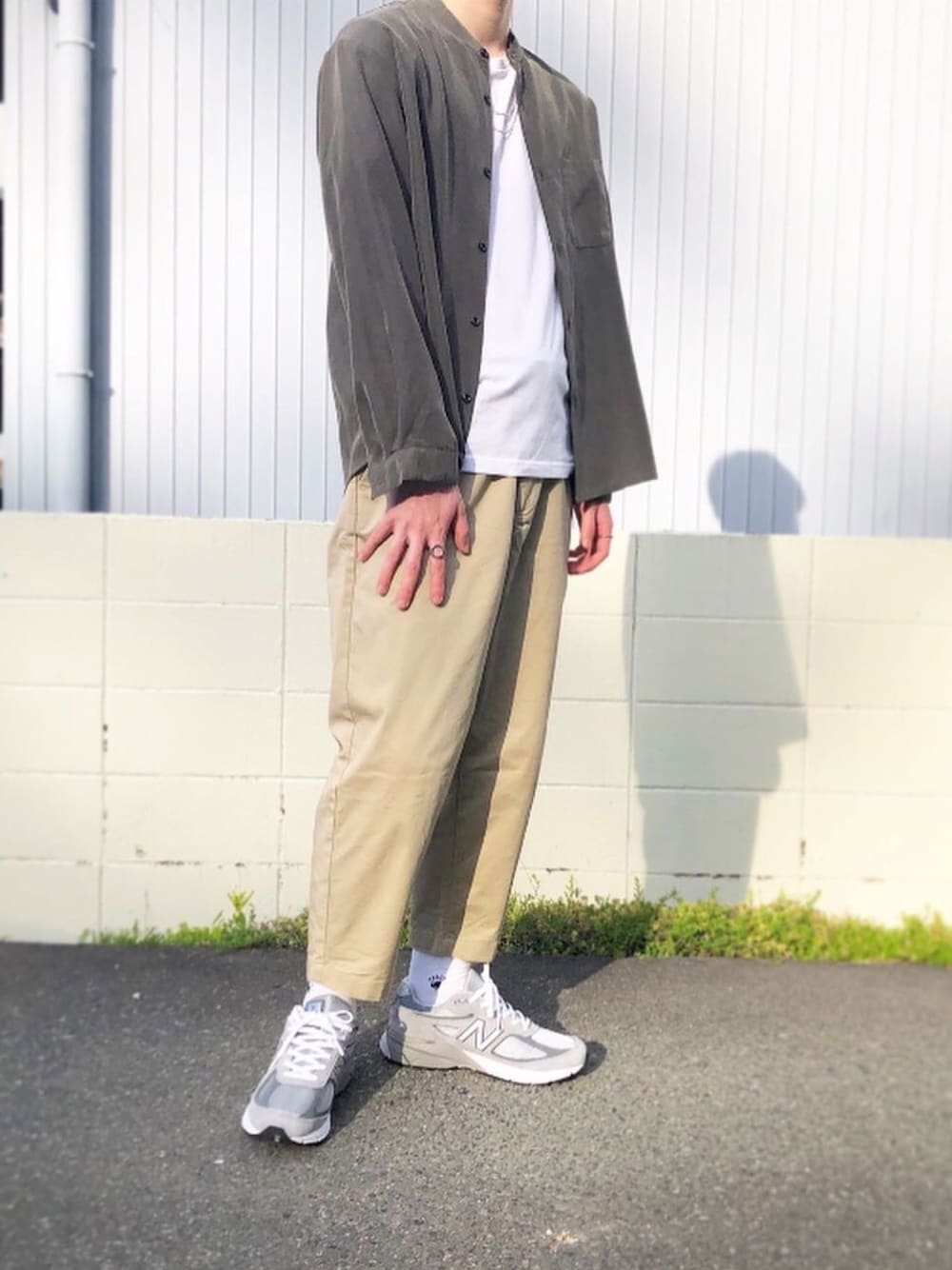 「おしゃれさんと繋がりたい、今日のコーデ、プチプラ、シャツスタイル、白Tシャツ、GU、HARE、シャツ好き集まれ」｜「HAREのモダールスタンドカラーシャツ(HARE)（シャツ/ブラウス、グリーン系）」を使った、mimumimuさん（メンズ・169cm）の夏コーディネートの1枚目の写真