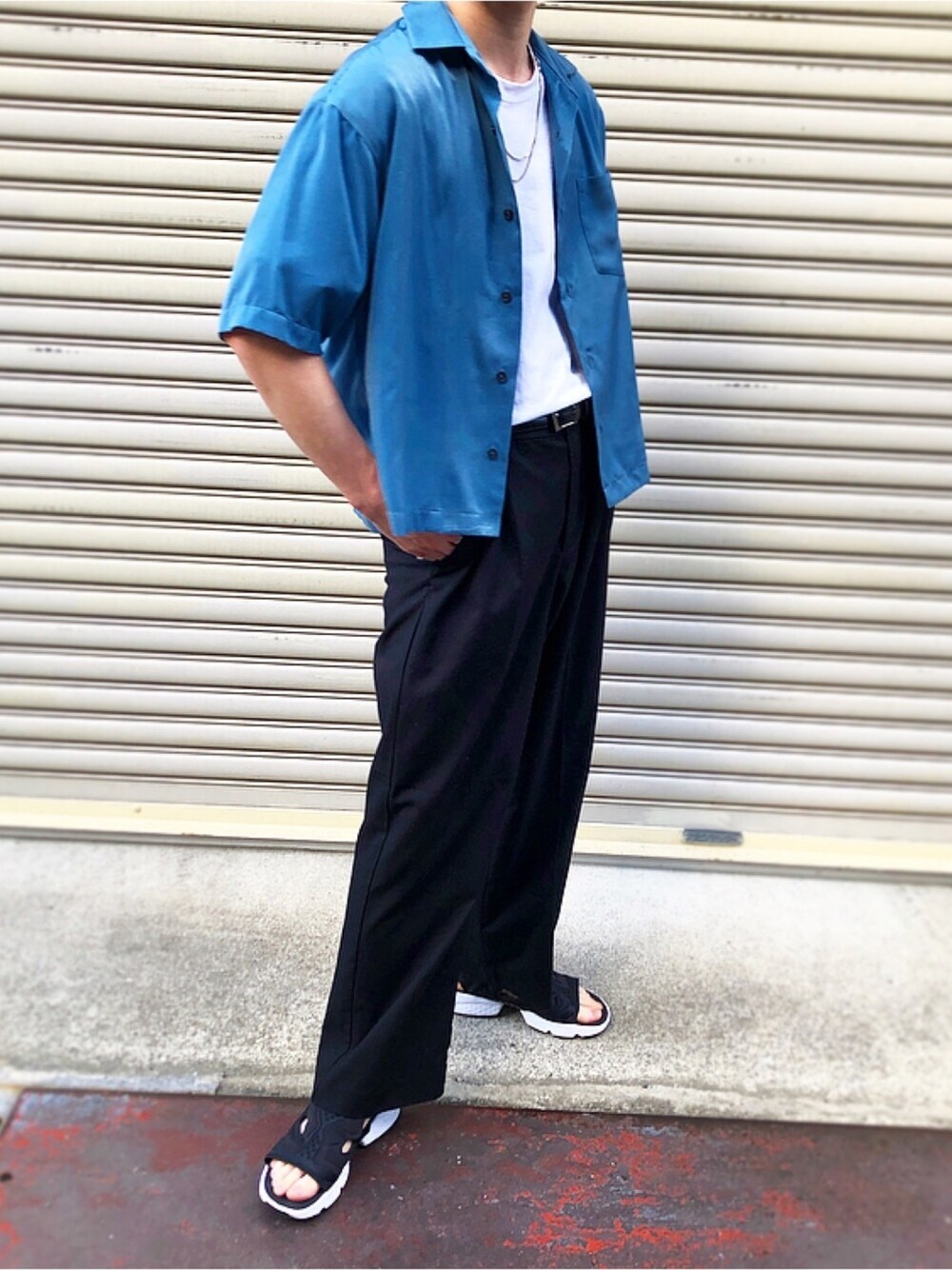 「今日のコーデ、リラックススタイル、シンプルコーデ、プチプラコーデ、半袖シャツ、ootd、おしゃれさんと繋がりたい、シャツ好き集まれ」｜「STUDIOUSの【STUDIOUS】ワイドシルエットレギュラーカラーサテンビッグシャツ（シャツ/ブラウス、ブルー系）」を使った、mimumimuさん（メンズ・169cm）の春コーディネートの1枚目の写真