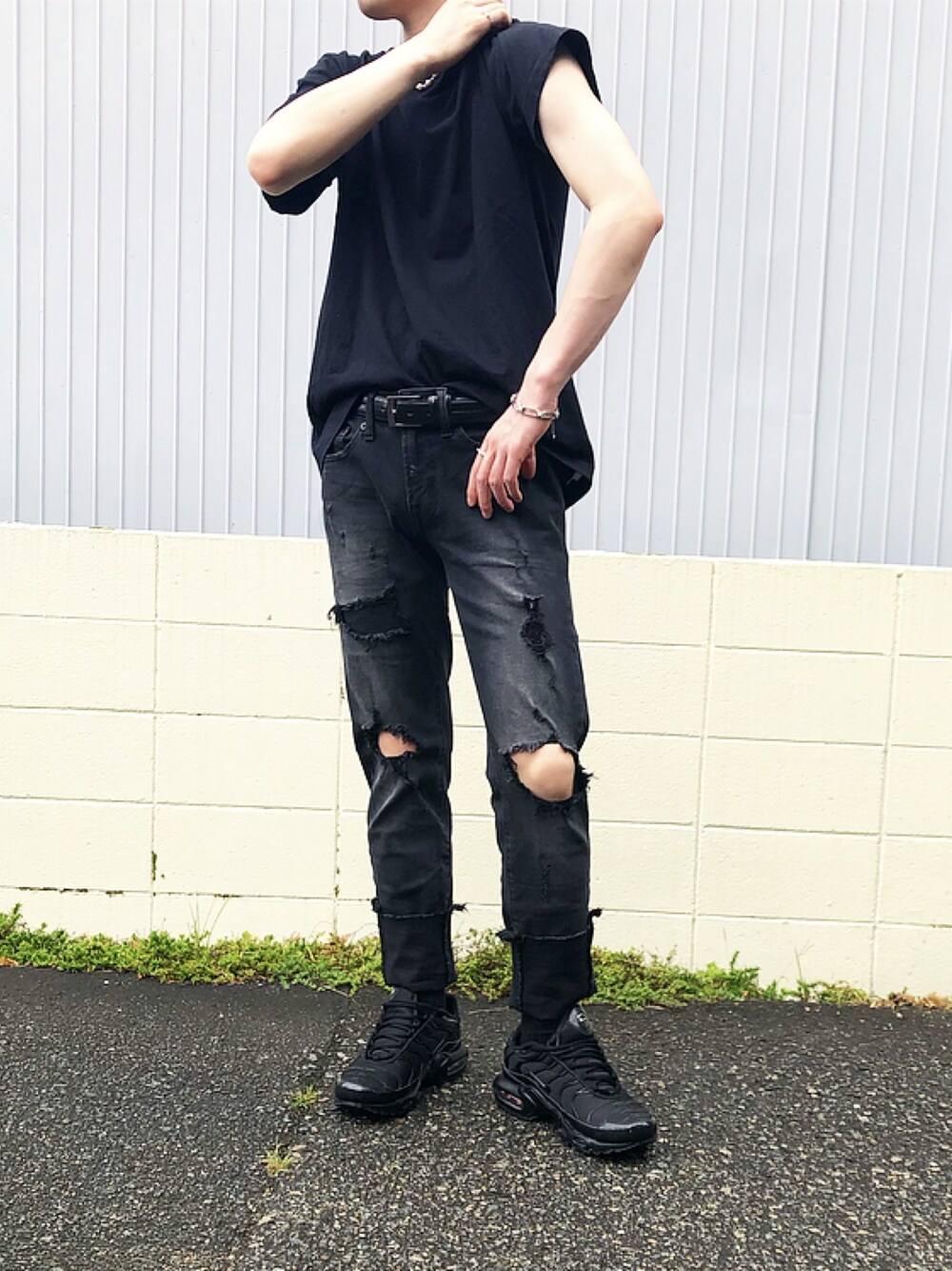 「おしゃれさんと繋がりたい、ストリート、夏コーデ、ブラック、ootd、ファッションの力を信じよう、ストリートMIX、ビッグT、オールブラック、Tシャツ」｜「HANESの【Hanes ヘインズ】tシャツ　2枚組クルーネック（丸首）Ｔシャツ（Tシャツ/カットソー、ブラック系）」を使った、mimumimuさん（メンズ・169cm）の秋コーディネートの1枚目の写真