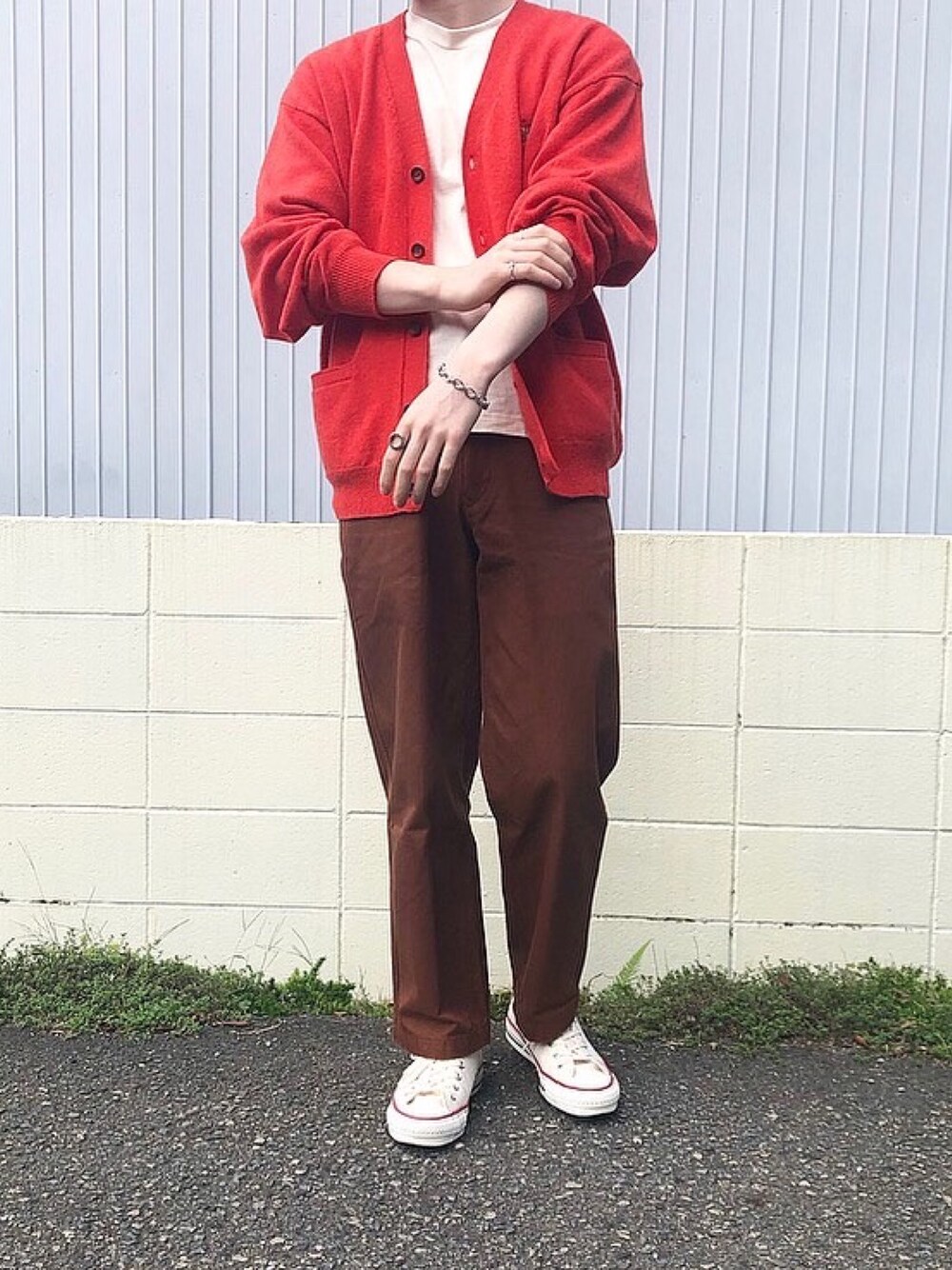 「おしゃれさんと繋がりたい、リラックススタイル、秋服準備はじめました、大学生、低身長コーデ、ブラウン、フォローミー、カーディガン、オレンジ、ブラウンコーデ」｜「UNIQLOのアイテム（Tシャツ/カットソー、ベージュ系）」を使った、mimumimuさん（メンズ・169cm）の秋コーディネートの1枚目の写真