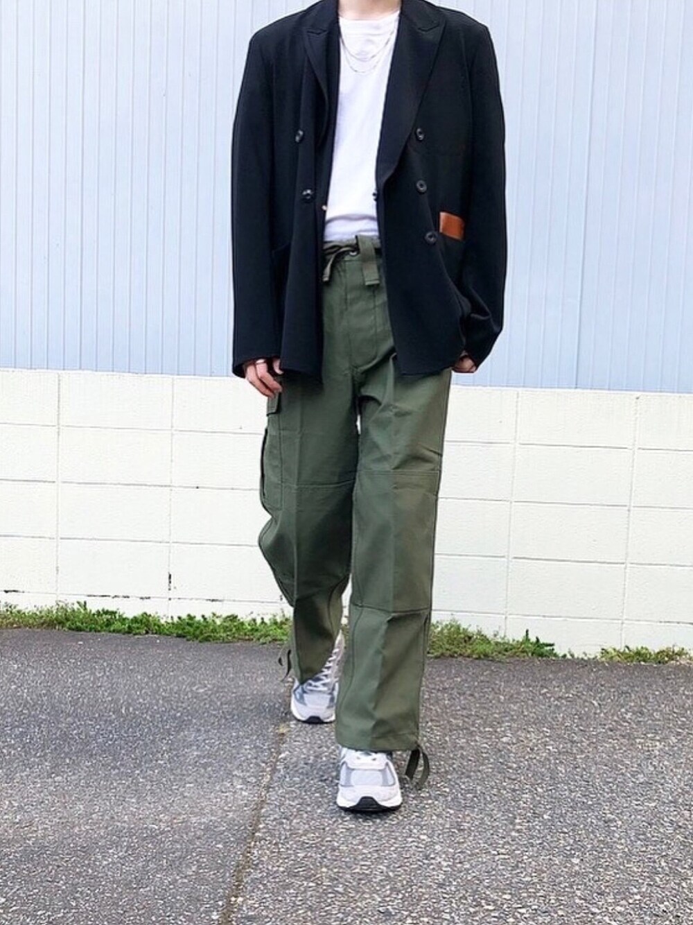「秋のコーデ、秋服、おしゃれさんと繋がりたい、スニーカーコーデ、メンズコーデ、古着コーデ、大学生」｜「HANESの【HANES】BEEFY T-SHIRT 2P H5180-2（Tシャツ/カットソー、ホワイト系）」を使った、mimumimuさん（メンズ・169cm）の秋コーディネートの1枚目の写真