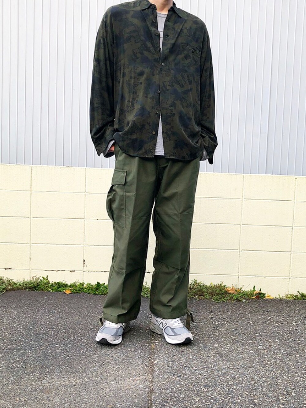 「おしゃれさんと繋がりたい、秋、休日スタイル、ootd、アースカラー、相互フォロー、グリーン」｜「ToironierのToironier/トワロニエ/スパイラルレイヤードLS（Tシャツ/カットソー、グレー系）」を使った、mimumimuさん（メンズ・169cm）の秋コーディネートの1枚目の写真