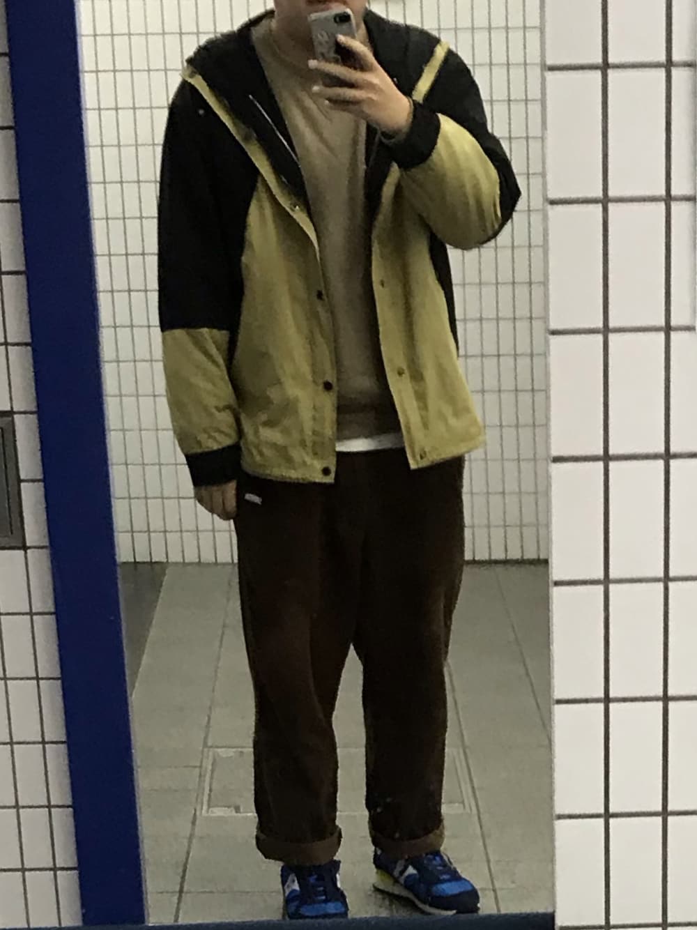 「Right-onのアイテム（その他パンツ、ブラウン系）」を使った、おすいぬさん（メンズ・178cm）の冬コーディネートの1枚目の写真