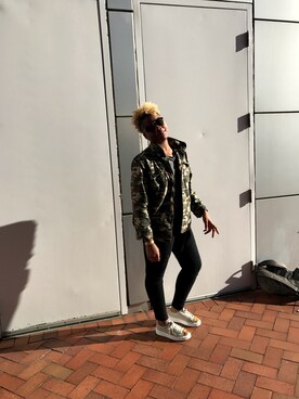 「FOREVER 21（フォーエバー トゥエンティーワン）のアイテム（ミリタリージャケット）」を使った、Sharnaye Raifordさん（レディース・160cm）の春コーディネート