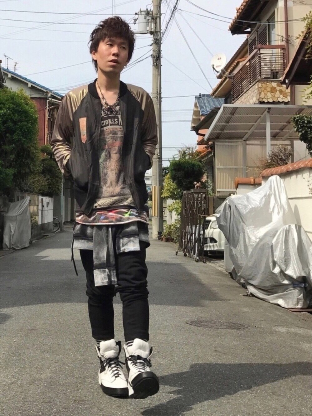 「はるコーデ、スカジャン、プリントT、レイヤードスタイル、スウェット、サルエルパンツ、ハイカットスニーカー、ボーダーソックス、サブタイトル、あんまり意味が無かった(笑)、to be continued？」｜「gundaのアイテム（ネックレス、シルバー系）」を使った、ますだ@Jさん（メンズ・160cm）の春コーディネートの1枚目の写真