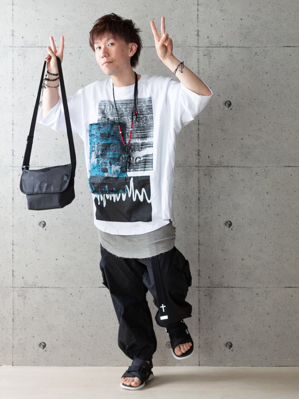 「LOW JACK DESIGN、lowjackDesign、夏コーデ、ゆるコーデ、ストリート、レイヤードスタイル、サルエルパンツ、カーゴパンツ、スポーツサンダル、チクらないでください。」｜「Rooster King &Coのアイテム（ネックレス、ブラック系）」を使った、ますだ@Jさん（メンズ・160cm）の夏コーディネートの1枚目の写真