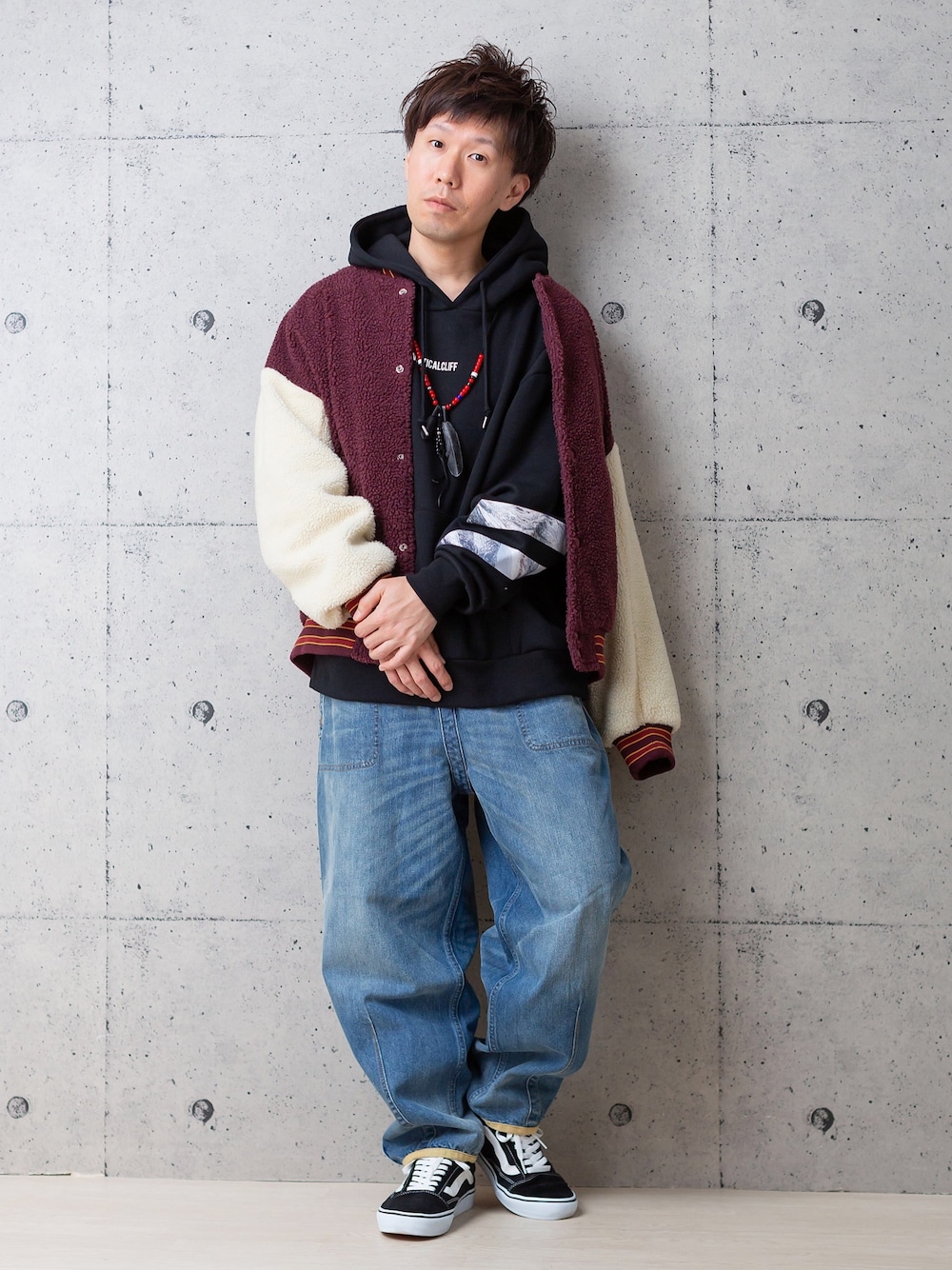 「やっぱりストリートが好き、秋冬コーデ、ゆるコーデ、ストリート、スタジャン、パーカー、ワイドパンツ、VANS、オールドスクール、オーバーサイズ」｜「Rooster King &Coのアイテム（ネックレス、ブラック系）」を使った、ますだ@Jさん（メンズ・167cm）の秋コーディネートの1枚目の写真