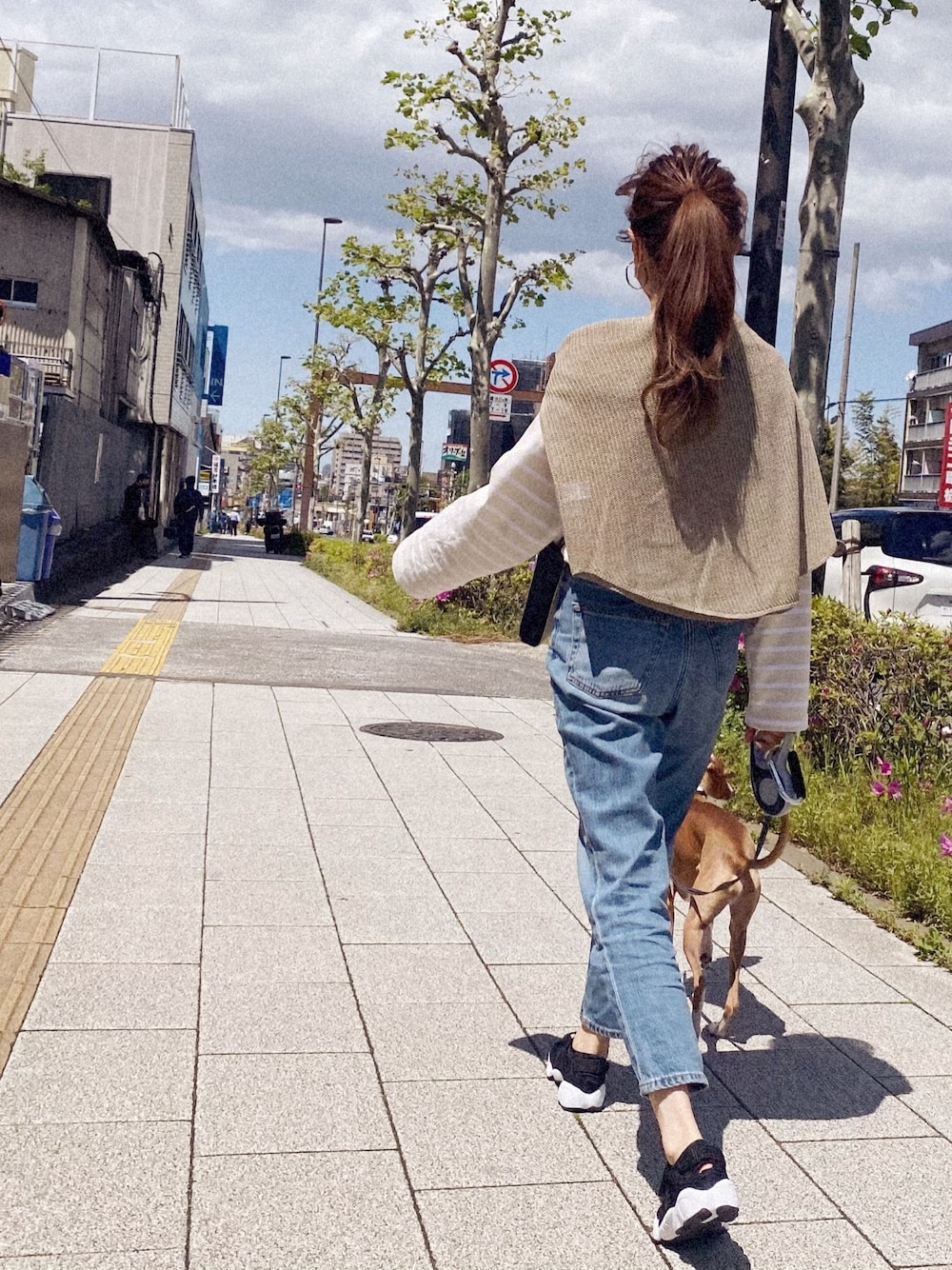 「GUのアイテム（Tシャツ/カットソー、ベージュ系）」を使った、kotoneさん（レディース・158cm）の春コーディネートの1枚目の写真