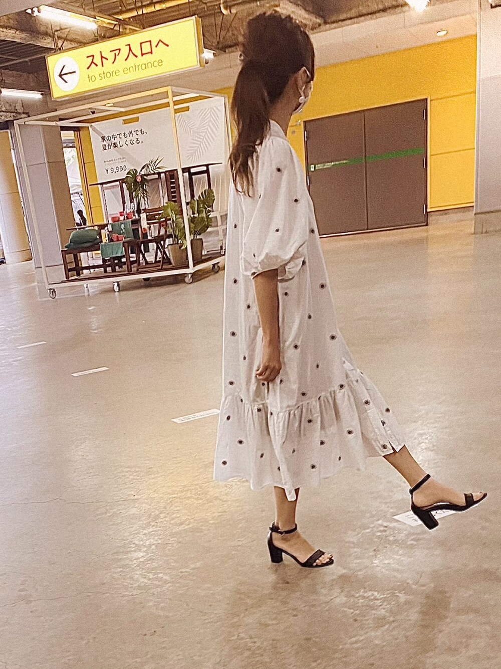 「シンプルコーデ、大人コーデ、プチプラコーデ、お洒落さんとつながりたい、ワンピース」｜「GRLのアンクルストラップサンダル（サンダル、ブラック系）」を使った、kotoneさん（レディース・158cm）の春コーディネートの1枚目の写真