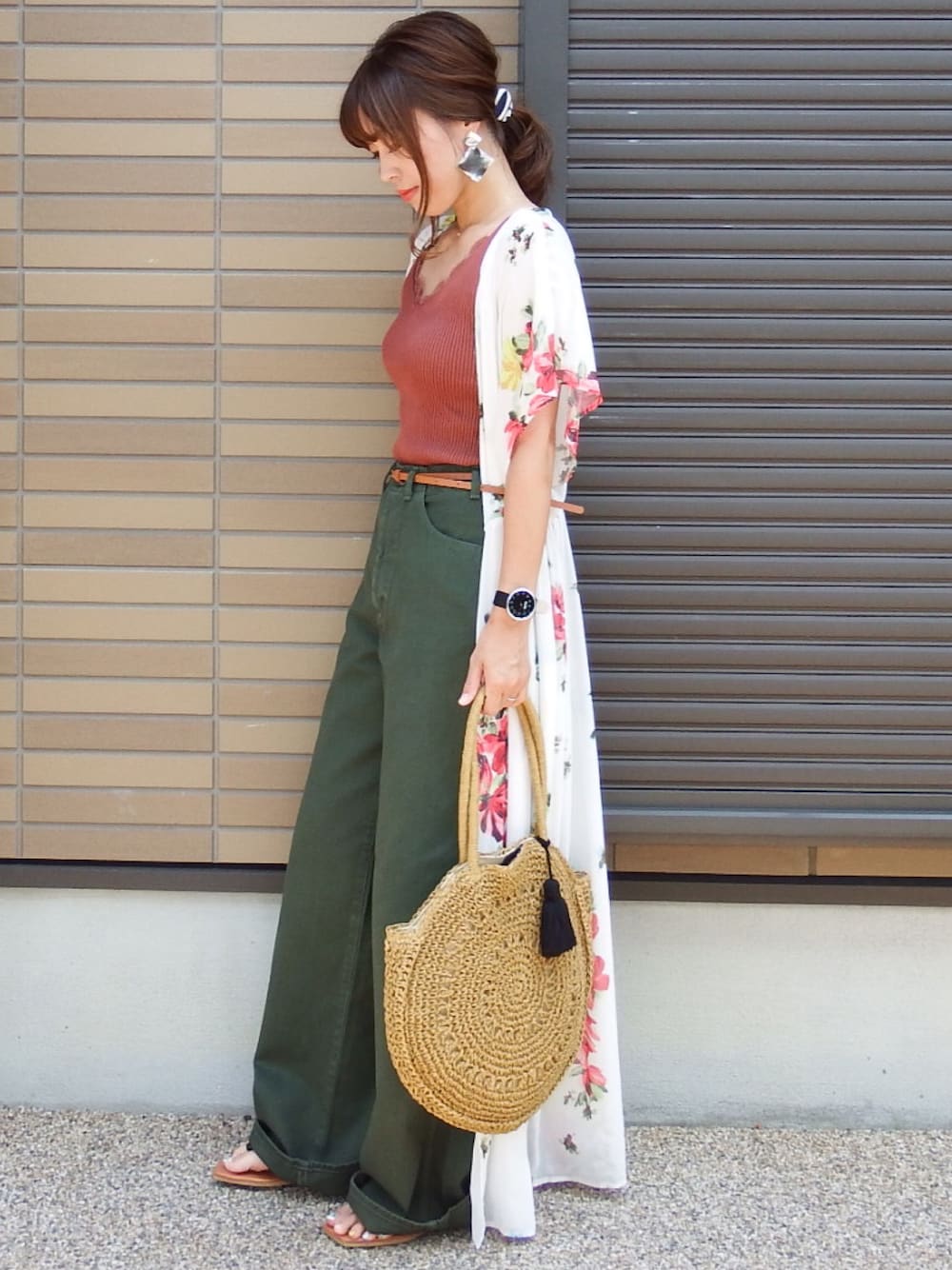 「アダルトおカワたん部、ロングガウン、ロング丈、カーキパンツ、テラコッタ、florist、Hime.」｜「U-BASICのアイテム（キャミソール、レッド系）」を使った、miho🅰ニコさん（レディース・165cm）の夏コーディネートの1枚目の写真