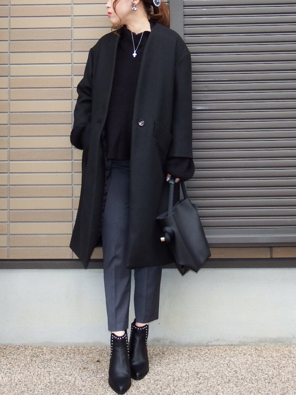 「アダルトおカワたん部、センタープレス、センタープレスパンツ、AZUL ENCANTO、アズールエンカント、モノトーン、zucca、ovovo、Hime.」｜「AZUL ENCANTOの【手洗いできる】【消臭効果】センタープレス　テーパードパンツ（その他パンツ、グレー系）」を使った、miho🅰ニコさん（レディース・165cm）の冬コーディネートの1枚目の写真