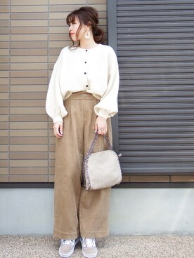 「MERLOT（メルロー）のコーデュロイタックワイドパンツ1885（その他パンツ）」を使った、miho🅰ニコさん（レディース・165cm）の冬コーディネート