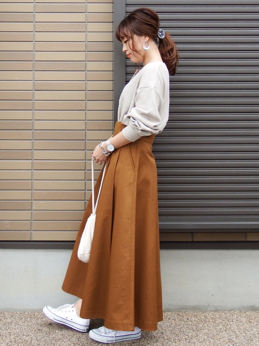 「アダルトおカワたん部、ワッフル、ワッフルTシャツ、RETRO GIRL、レトロガール、Hime.、Goldy」｜「RETRO GIRLのヘンリーネックワッフルTee（Tシャツ/カットソー、ブラウン系）」を使った、miho🅰ニコさん（レディース・165cm）の春コーディネートの1枚目の写真