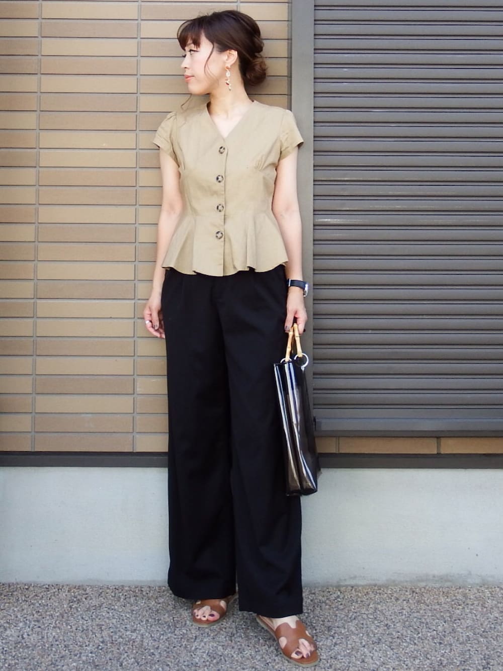 「アダルトおカワたん部、titivate、titivatestyle、ティティベイト、ぺプラムトップス、プチプラコーデ」｜「titivateのﾌﾚﾝﾁｽﾘｰﾌﾞﾍﾟﾌﾟﾗﾑﾌﾞﾗｳｽ（シャツ/ブラウス、ベージュ系）」を使った、miho🅰ニコさん（レディース・165cm）の夏コーディネートの1枚目の写真