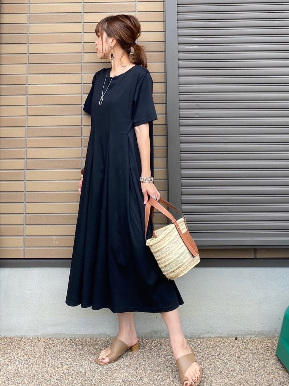 「アダルトおカワたん部、ワンピース、ウエストタック、ブラック、ブラックコーデ、ブラックワンピース、DONOBAN、ドノバン、Re:EDIT、LOEWE」｜「DONOBANの★WEARISTA【moyooonn】さん着用★　細見えウエストタックワンピ（ワンピース、ブラック系）」を使った、miho🅰ニコさん（レディース・165cm）の夏コーディネートの1枚目の写真