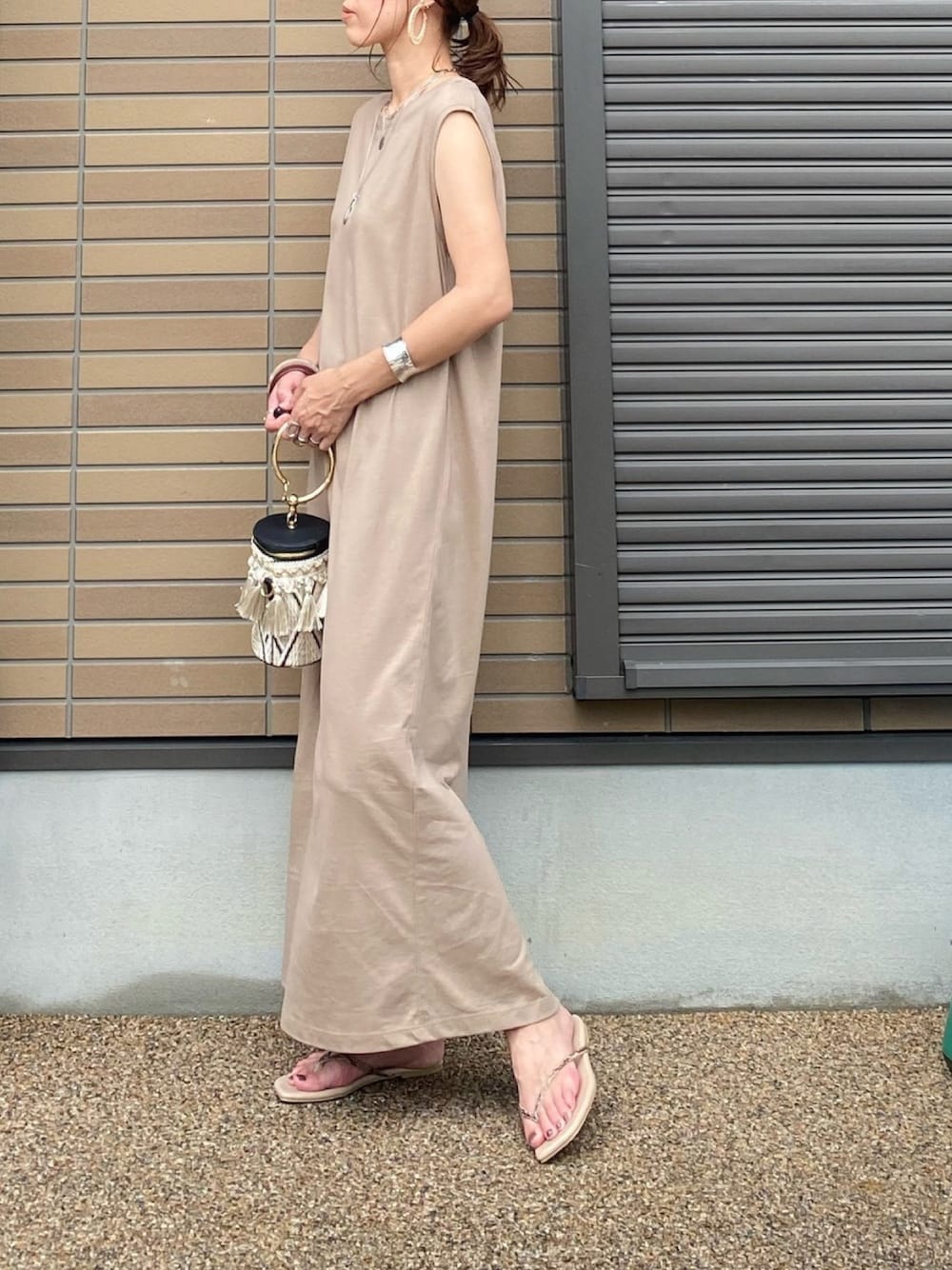 「アダルトおカワたん部、リエディ、リエディ(Re:EDIT)、Re:EDIT、ワンピース、ワンピーススタイル、ノースリーブ、バックスリット、ベージュコーデ、マキシ丈ワンピース」｜「Re:EDITの[サステナブル][低身長向けSサイズ対応]バックスリットノースリーブワンピース（ワンピース、ブラウン系）」を使った、miho🅰ニコさん（レディース・165cm）の夏コーディネートの1枚目の写真