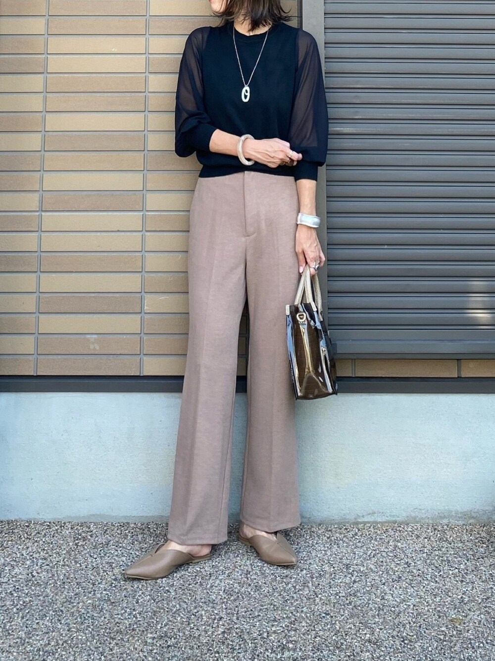 「アダルトおカワたん部、シアー、シアートップス、シアー袖、ニット、titivate、titivatestyle、ブラック、センタープレス、センタープレスパンツ」｜「titivateのｼｱｰ袖ﾆｯﾄﾌﾟﾙｵｰﾊﾞｰ（Tシャツ/カットソー、ブラック系）」を使った、miho🅰ニコさん（レディース・165cm）の秋コーディネートの1枚目の写真