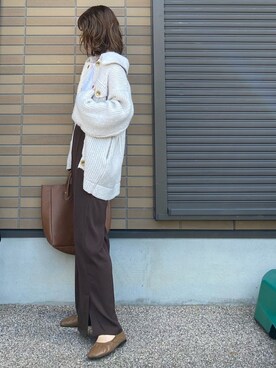 「スリット」｜「アイテム（バレエシューズ）」を使った、miho🅰ニコさん（レディース・165cm）の冬コーディネート