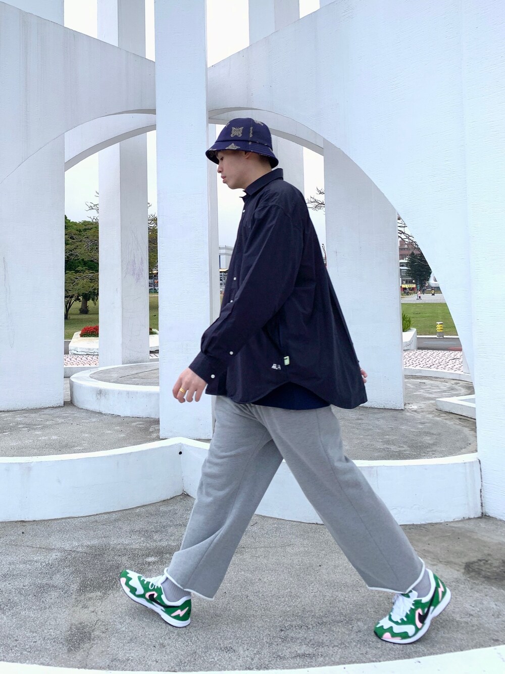 「ootd、BEAMS、ssz、AH、sillage、NEEDLES、NIKE、WEAR」｜「BEAMSのアイテム（シャツ/ブラウス、ブルー系）」を使った、julian90さん（メンズ・184cm）の春コーディネートの1枚目の写真