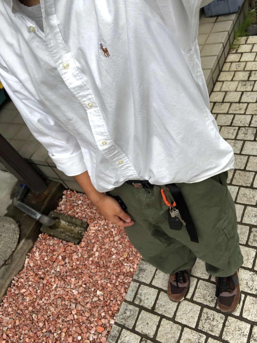 「UNIQLO、秋コーデ、スニーカー、Polo Ralph Lauren、patagonia、New Balance、シャツイン、カーゴパンツ、UNIQLOコーデ、プチプラ」｜「POLO RALPH LAURENのPOLO RALPHLAUREN ポロ ラルフローレン ワンポイントロゴ オックスフォード 長袖 シャツ ボーイズライン（シャツ/ブラウス、ホワイト系）」を使った、るださんさん（メンズ・167cm）の秋コーディネートの1枚目の写真