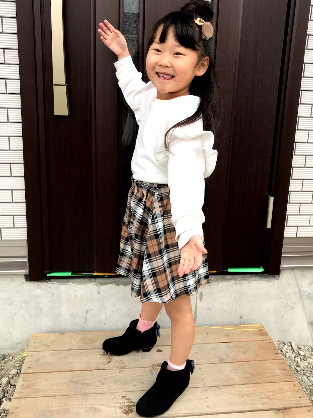 「Birthdayのアイテム（スウェット、ホワイト系）」を使った、satomiyuさん（キッズ・110cm）の冬コーディネートの1枚目の写真