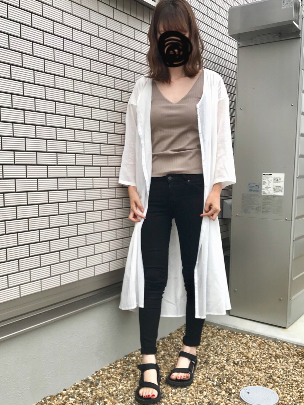 「teva、ユニクロ、ベージュ、ロングガウン、GU、シンプルコーデ」｜「UNIQLOのアイテム（タンクトップ、ベージュ系）」を使った、satomiyuさん（レディース・169cm）の春コーディネートの1枚目の写真