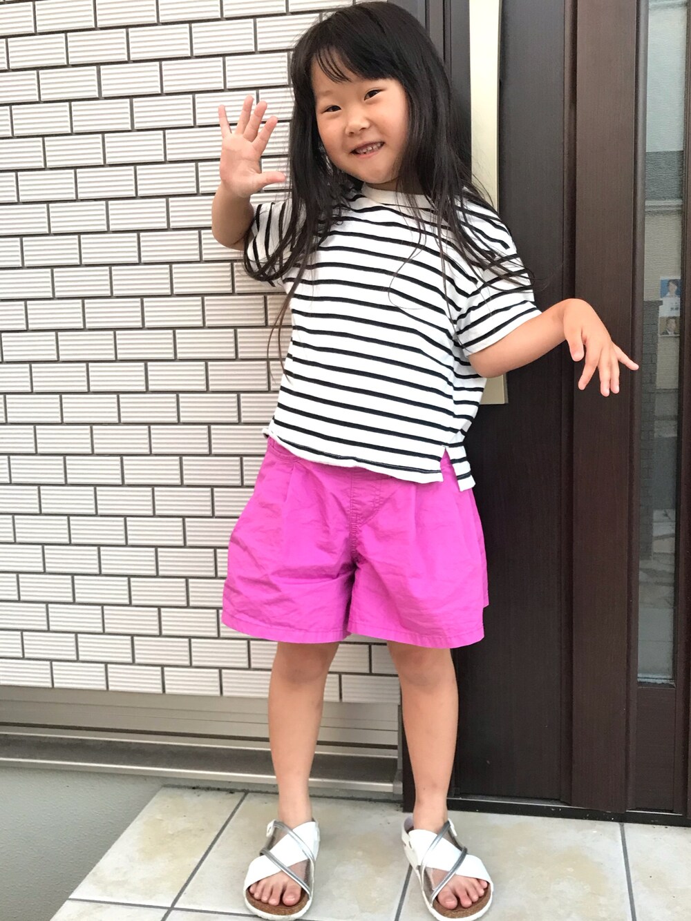 「guキッズ、ボーダー、夏」｜「GUのアイテム（Tシャツ/カットソー、ホワイト系）」を使った、satomiyuさん（キッズ・104cm）の夏コーディネートの1枚目の写真
