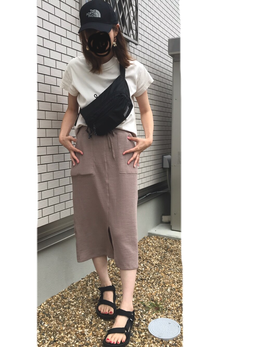 「GUコーデ、GU、スムースT、ワッフルスカート、teva、ノースフェイス、オトナカジュアル」｜「GUのアイテム（Tシャツ/カットソー、ホワイト系）」を使った、satomiyuさん（レディース・170cm）の夏コーディネートの1枚目の写真