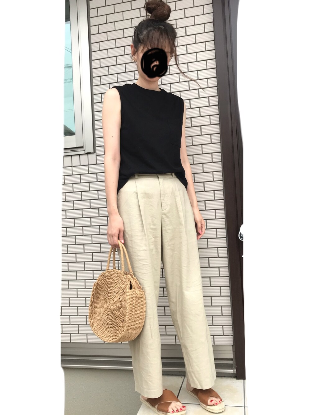 「大人カジュアル、パンツスタイル、プチプラコーデ、楽チンコーデ、ママファッション、リネンパンツ」｜「AMERICAN HOLICのポケット付ノースリーブプルオーバー（Tシャツ/カットソー、ブラック系）」を使った、satomiyuさん（レディース・170cm）の夏コーディネートの1枚目の写真