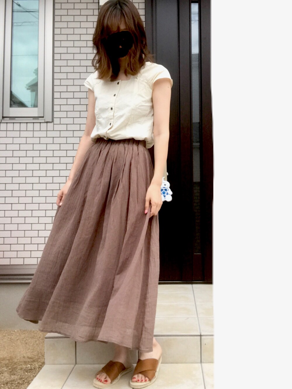 「ワントーンコーデ、ベージュ、ブラウン、フロントボタン、フィフス、ディーホリック」｜「DHOLICのアイテム（シャツ/ブラウス、ベージュ系）」を使った、satomiyuさん（レディース・169cm）の夏コーディネートの1枚目の写真