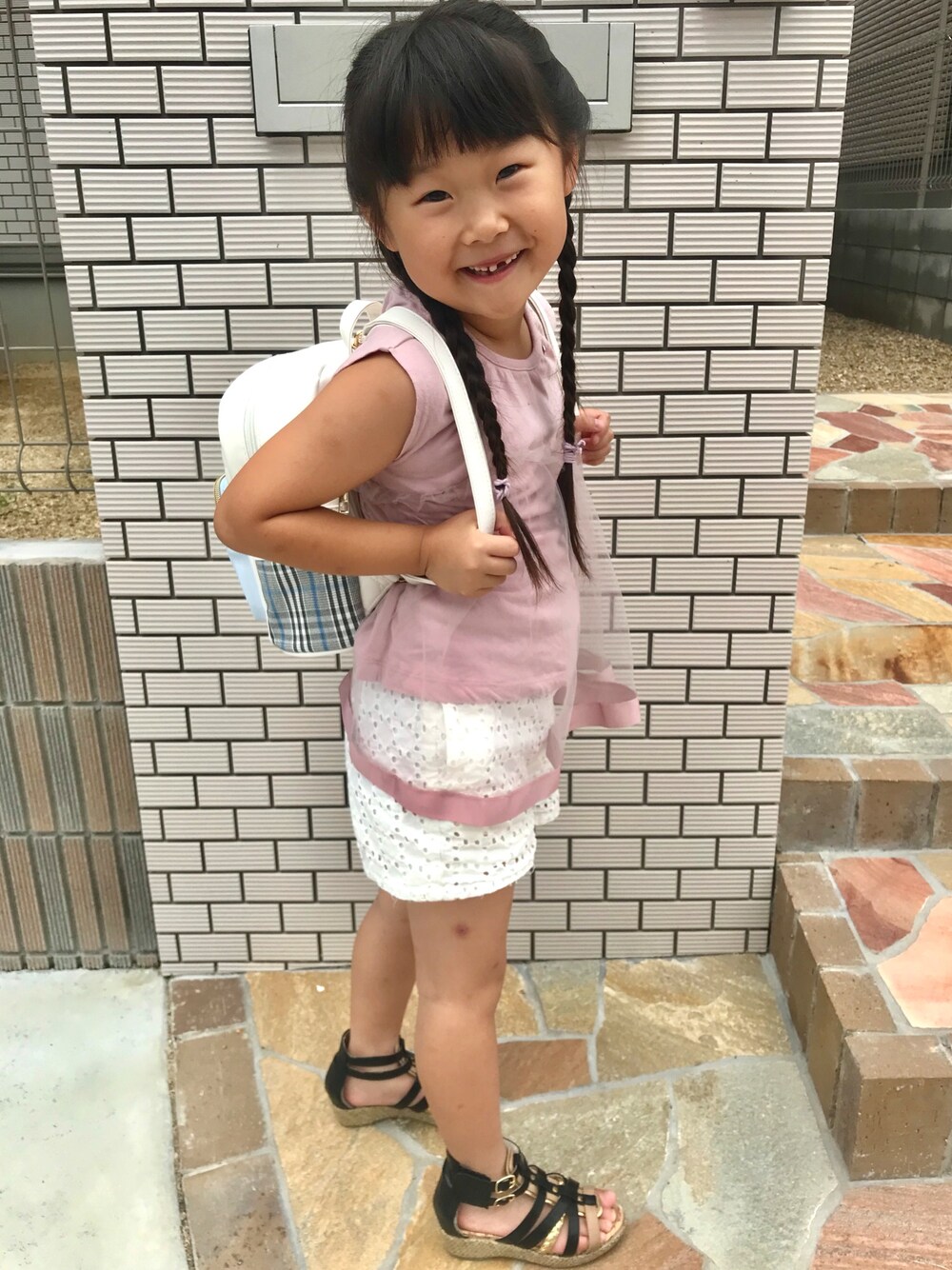 「夏、プティマイン、小学生、女の子、ピンク×白」｜「petit mainのチュールドッキングノースリーブTシャツ（Tシャツ/カットソー、ピンク系）」を使った、satomiyuさん（キッズ・110cm）の夏コーディネートの1枚目の写真
