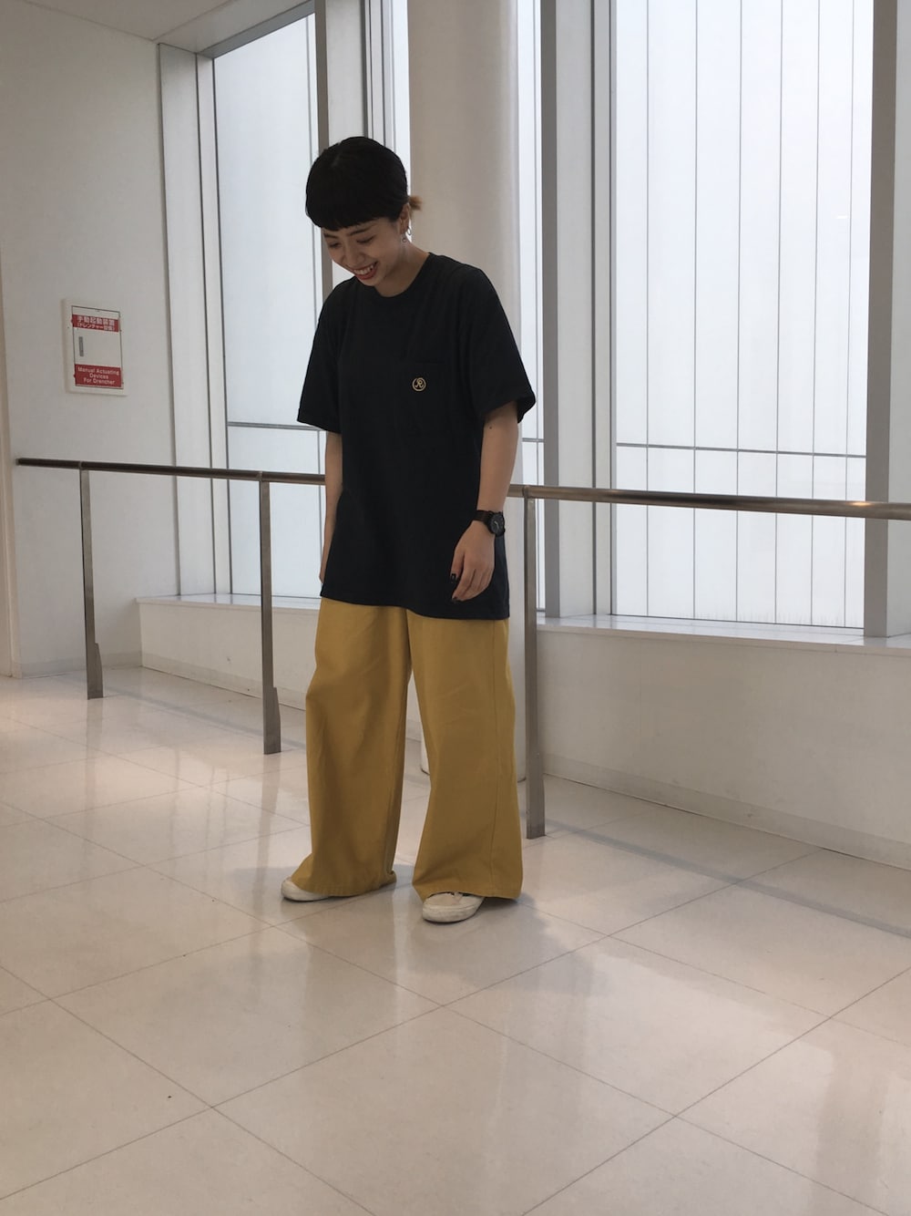 「Junred、ジュンレッド(JUNRed)、スニーカー、ワイドパンツ、VANS、イエロー、ootd、Tシャツ、Richardson、オーバーサイズ」｜「RICHARDSONのRICHARDSON POCKET GLYPH TEE（Tシャツ/カットソー、ブルー系）」を使った、risaさん（レディース・155cm）の夏コーディネートの1枚目の写真
