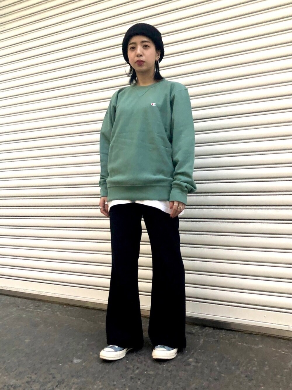 「Junred、ジュンレッド(JUNRed)、低身長コーデ、チャンピオン、スウェット、フレアパンツ、着回しコーデ、パステル映える春、スタッフセンバツ、パステルカラー」｜「Championの【Champion】RW製品染めクルースウェット（スウェット、グリーン系）」を使った、risaさん（レディース・155cm）の冬コーディネートの1枚目の写真