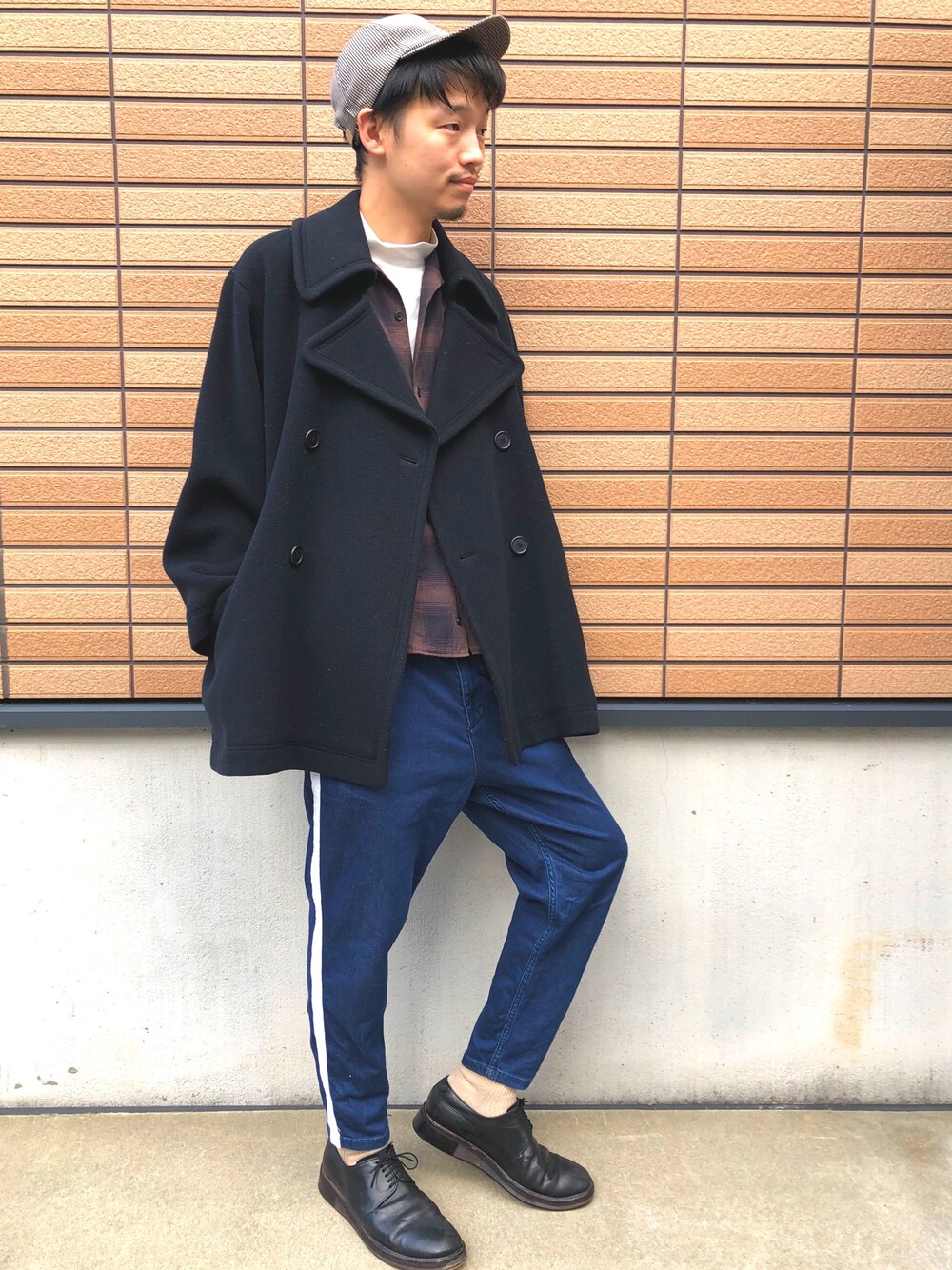 「オーバーサイズコート、帽子好き、キャップ、シンプルおしゃれが好き、秋冬」｜「BEAUTY&YOUTH UNITED ARROWSのアイテム（キャップ、グレー系）」を使った、永森コウヤさん（メンズ・177cm）の秋コーディネートの1枚目の写真
